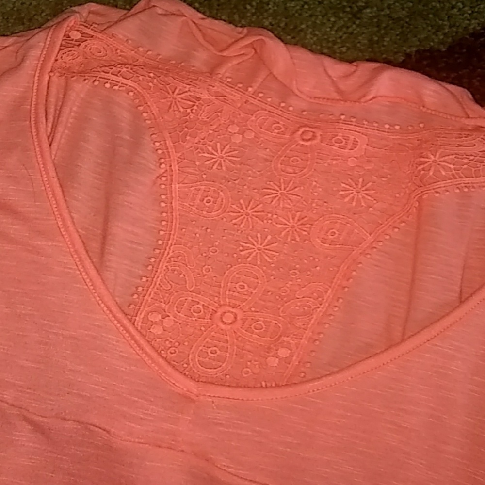 Ladies top - Picture 2 of 4